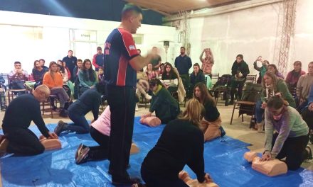 Bomberos voluntarios de Rufino brindaron una charla sobre primeros auxilios