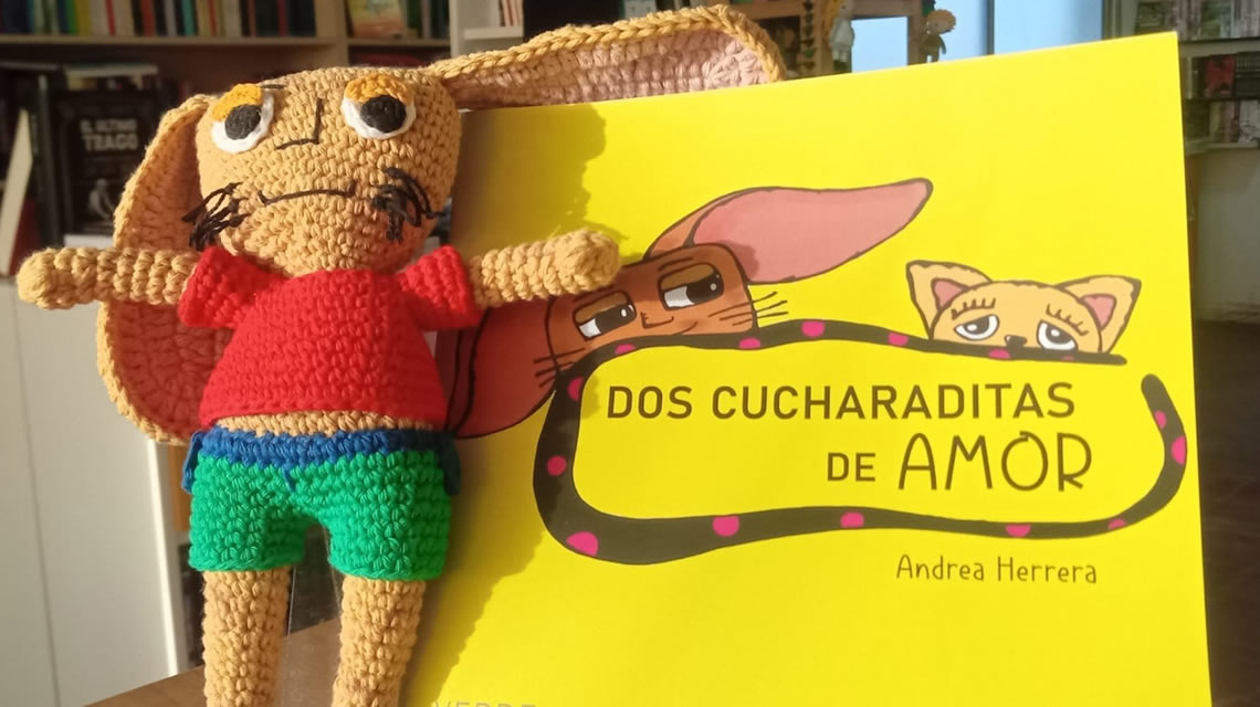 «Dos cucharaditas de amor» es un relato ilustrado de Andrea Herrera publicado por Verde Llanura Ediciones