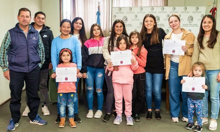 Entrega de certificados de la Escuela de Oficios de UNR