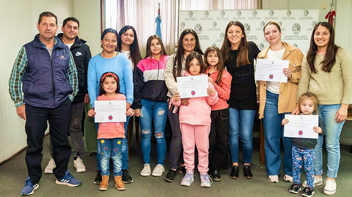 Entrega de certificados de la Escuela de Oficios de UNR