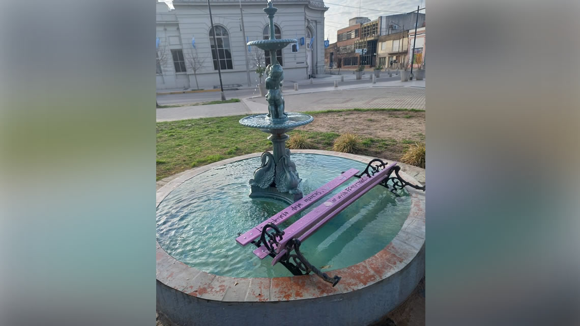 Vandalismo en Plaza Sarmiento