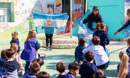 Entrega de una Bandera al Jardín N° 320