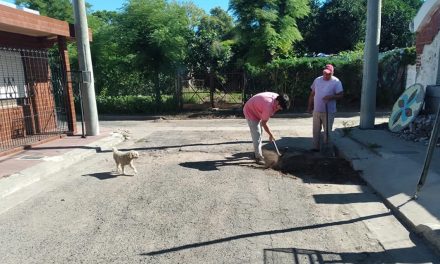 En el barrio Pablo Vargas se realizan trabajos de bacheos