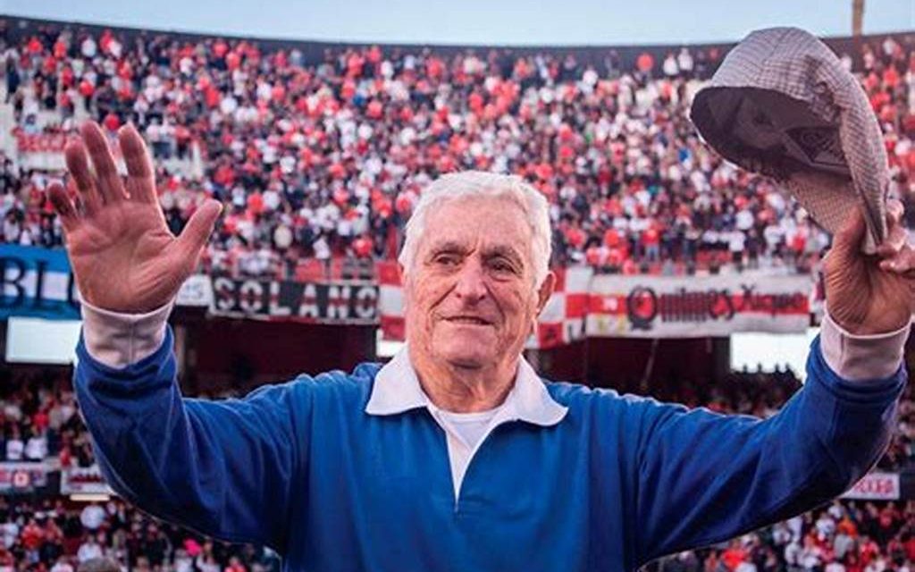 Rufino homenajea a Amadeo Carrizo en el Día del Arquero