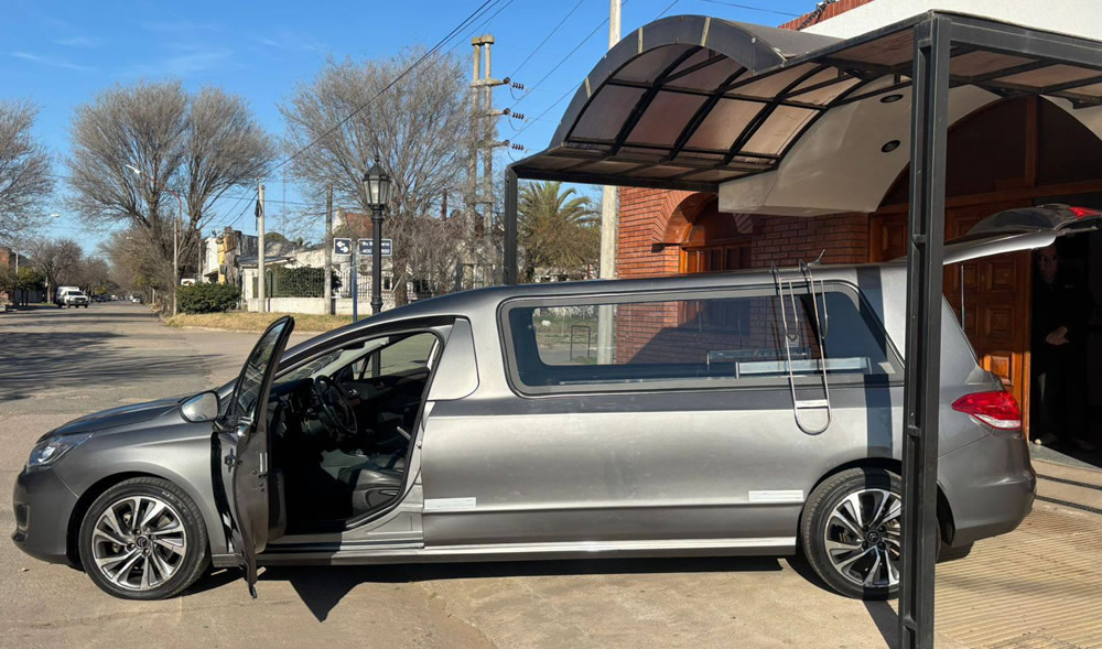 La Cooperativa de Rufino renueva su flota: nuevo coche fúnebre para los asociados