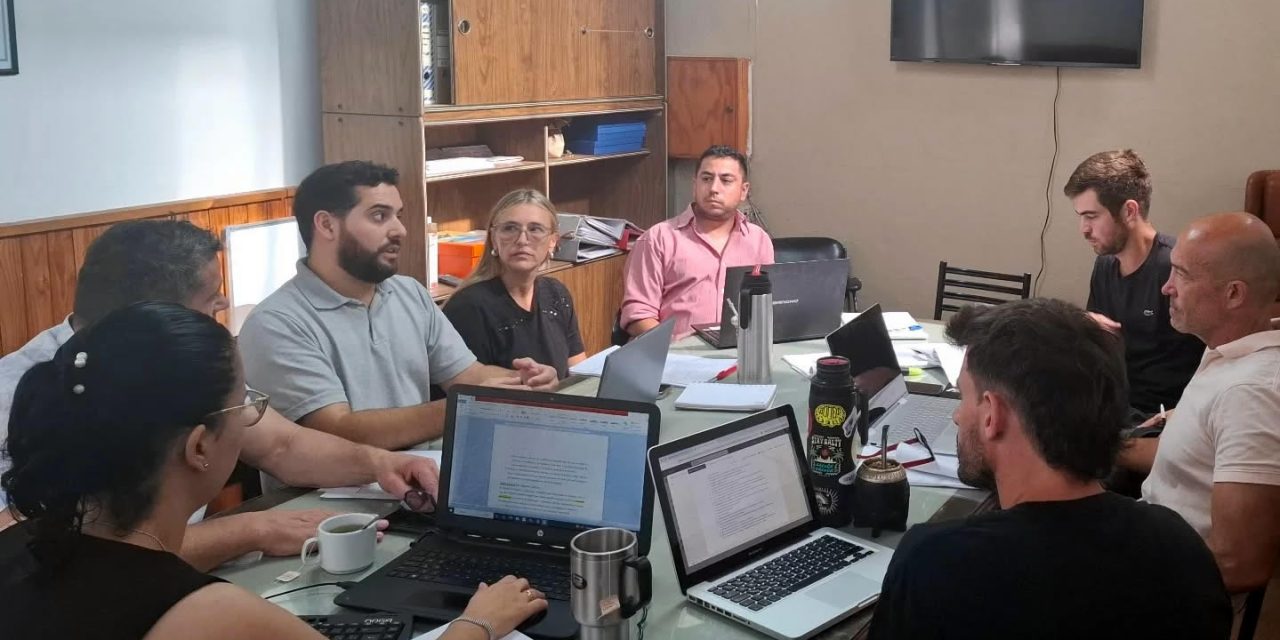 El Intendente y el Secretario de Hacienda se acercaron al recinto legislativo para presentar y dialogar sobre las pautas económicas del próximo año