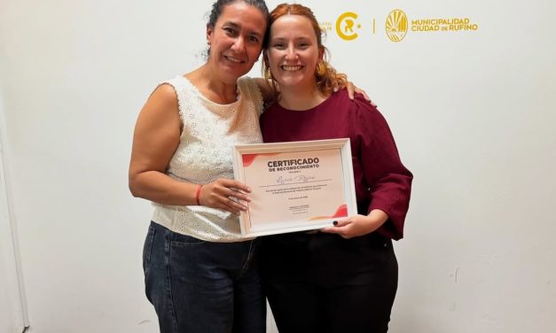 Rumbo a Cosquín 2026: El Municipio reconoció a la profesora Lucía Rojas