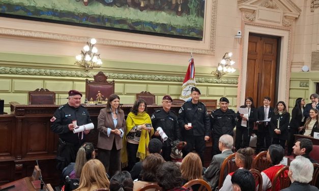 Emotivo reconocimiento a los binomios de la Sección Canes de la UR VIII en la Cámara de Diputados