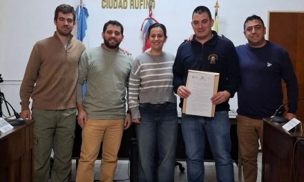 El Concejo Deliberante rufinense reconoció al bombero voluntario Ignacio Civitelli por su capacitación internacional