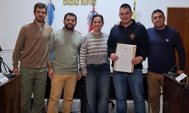 El Concejo Deliberante rufinense reconoció al bombero voluntario Ignacio Civitelli por su capacitación internacional