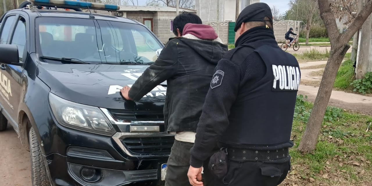 Rufino: Dos aprehendidos y elementos recuperados tras un robo en una vivienda