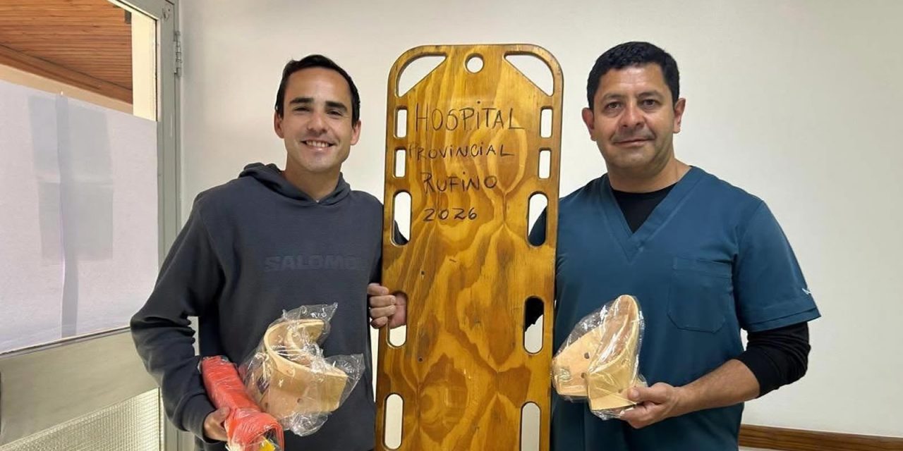 El Hospital Provincial de Rufino entregó equipamiento de emergencia al Club Social